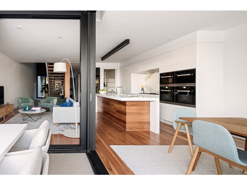 82 Parkside Circuit, Hamilton QLD 4007