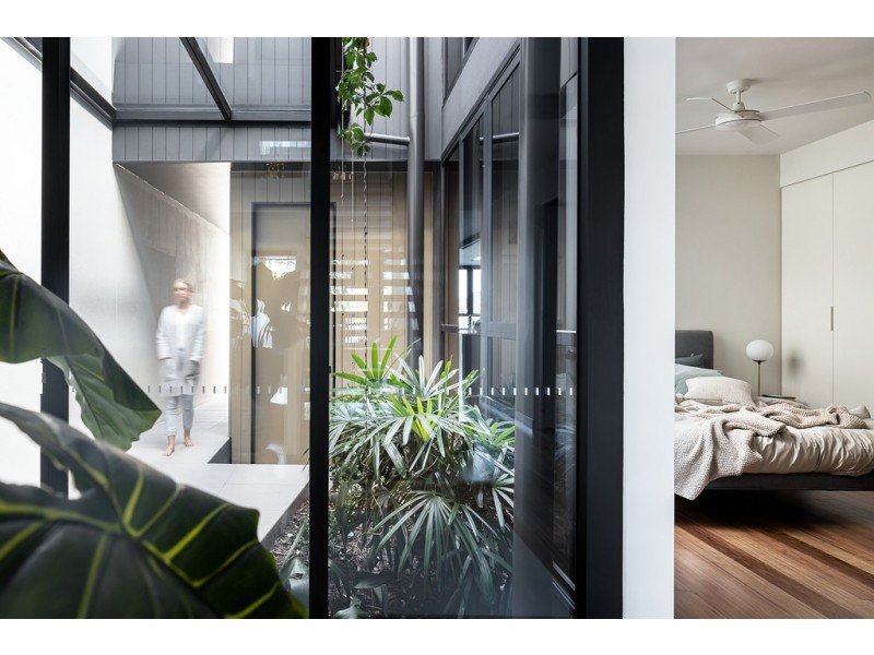 82 Parkside Circuit, Hamilton QLD 4007