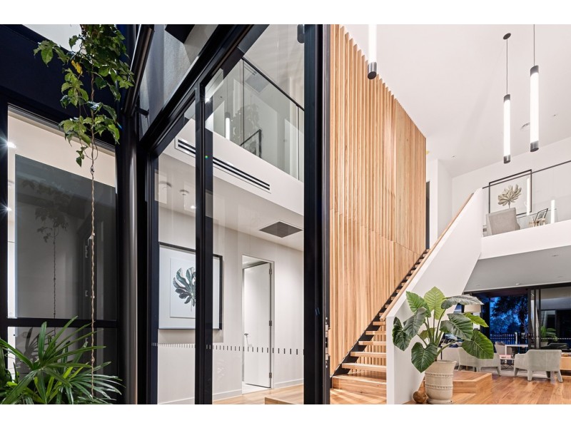 82 Parkside Circuit, Hamilton QLD 4007