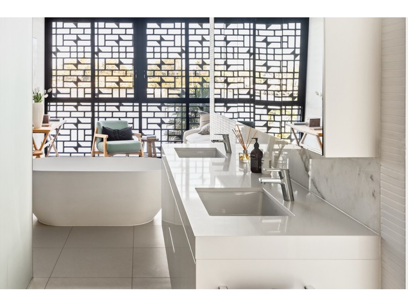 82 Parkside Circuit, Hamilton QLD 4007