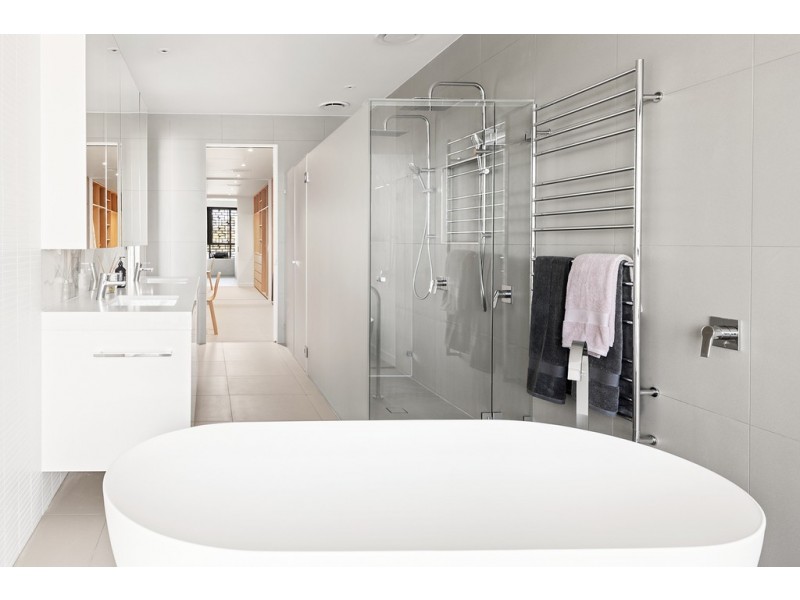 82 Parkside Circuit, Hamilton QLD 4007