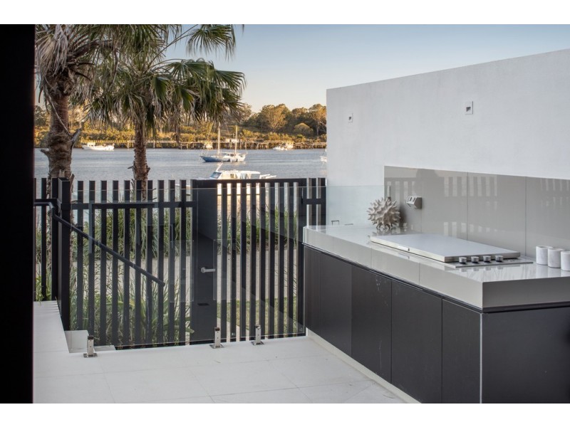 82 Parkside Circuit, Hamilton QLD 4007