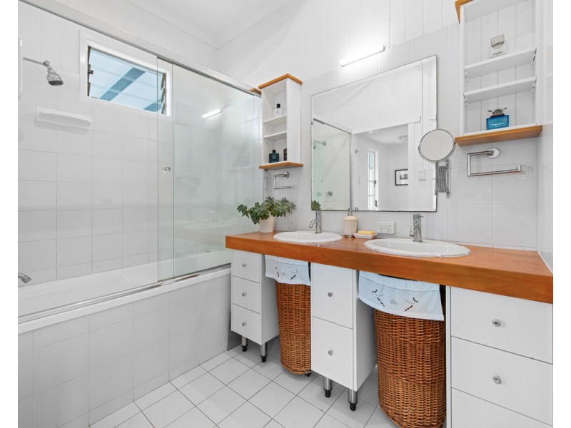 68 Hillsdon Road, Taringa QLD 4068