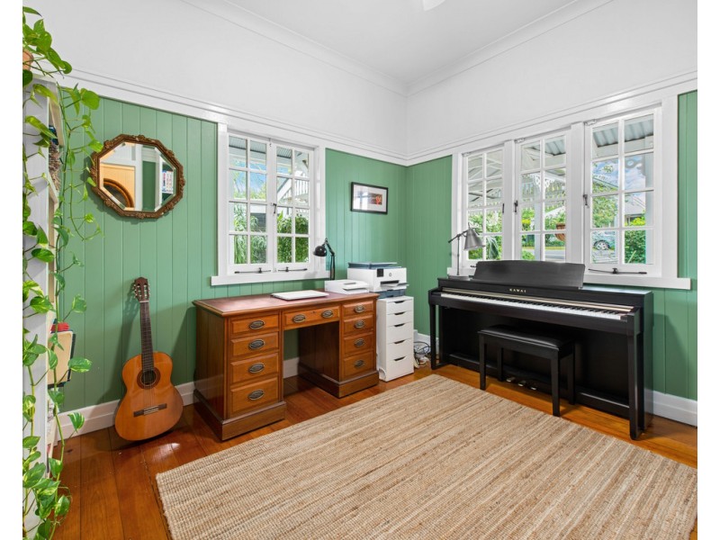 68 Hillsdon Road, Taringa QLD 4068