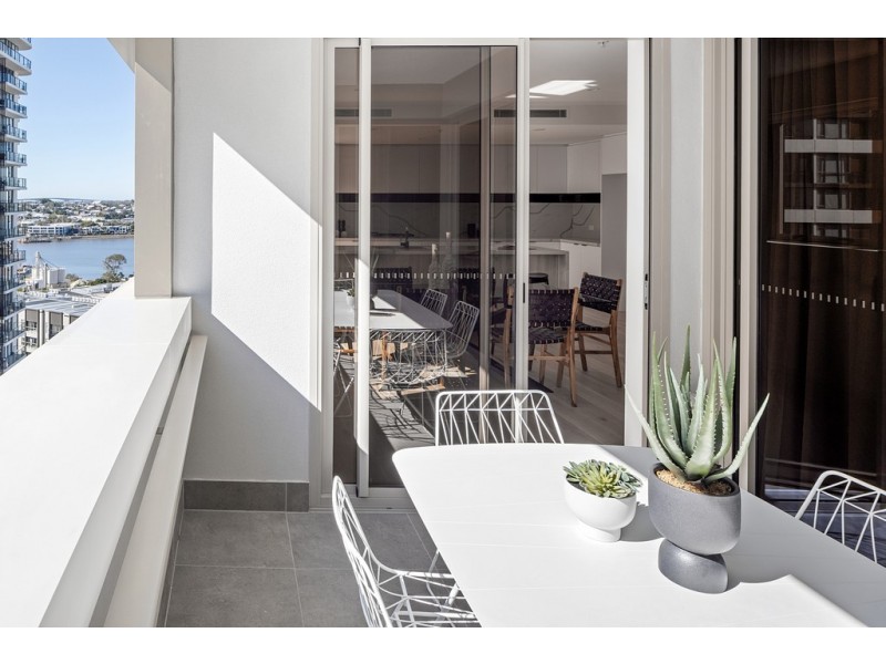 11002 / 17 Longland, Newstead QLD 4006