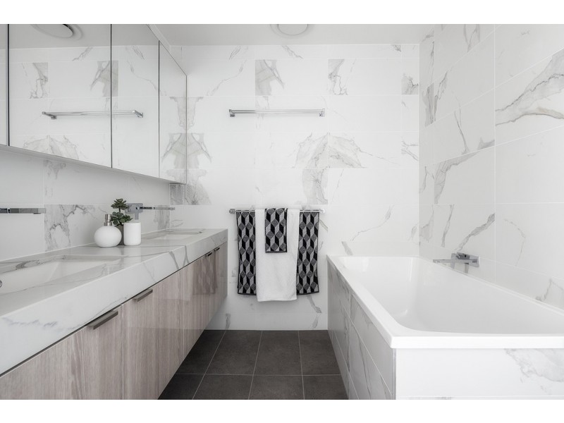 11002 / 17 Longland, Newstead QLD 4006