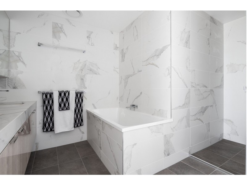 11002 / 17 Longland, Newstead QLD 4006