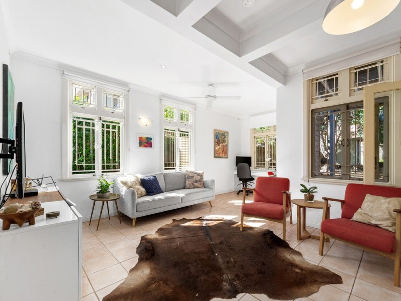 10 Stevens Street, Yeronga QLD 4104