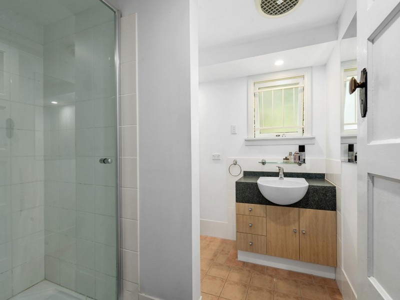 10 Stevens Street, Yeronga QLD 4104