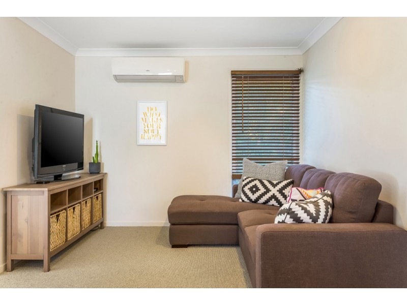 57 Moss Rd, Wakerley QLD 4154