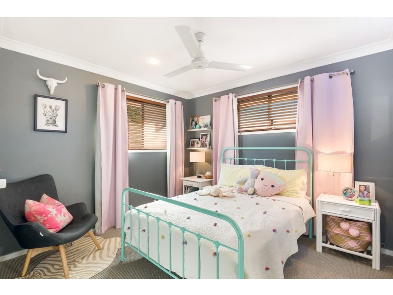 57 Moss Rd, Wakerley QLD 4154