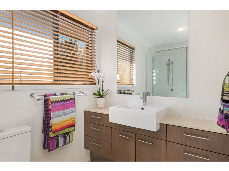 57 Moss Rd, Wakerley QLD 4154