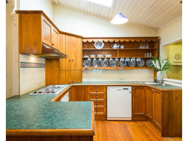 18 Thorne Street, Windsor QLD 4030