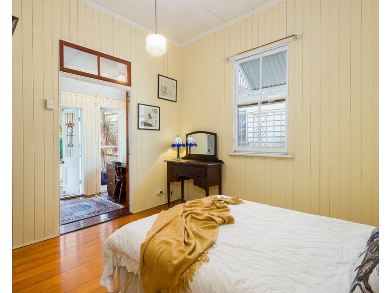 18 Thorne Street, Windsor QLD 4030