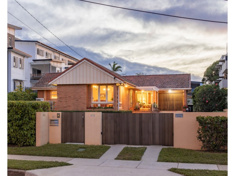 43 Landsborough Avenue, Scarborough QLD 4020