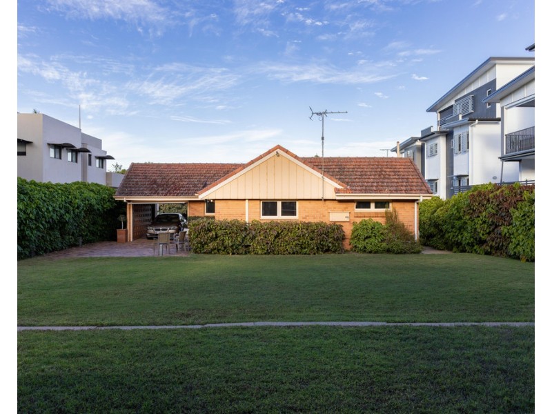 43 Landsborough Avenue, Scarborough QLD 4020