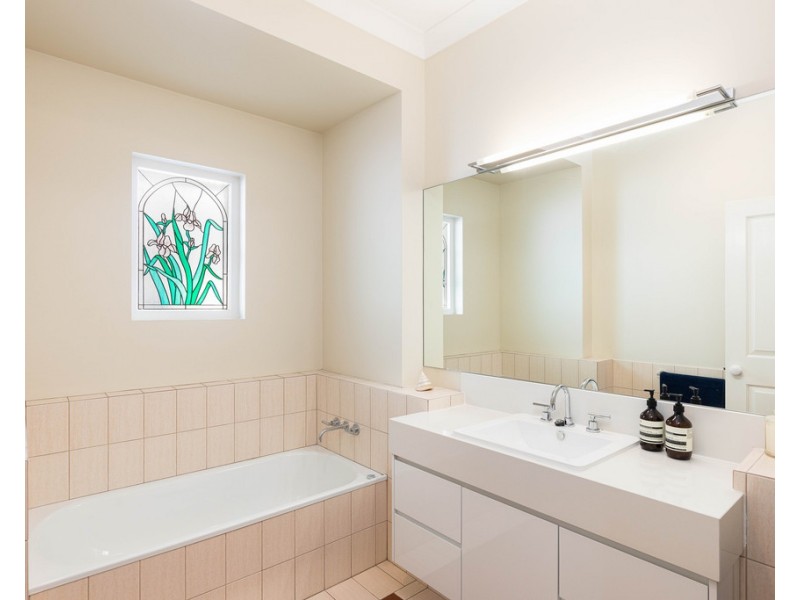 23 Wendell Street, Norman Park QLD 4170