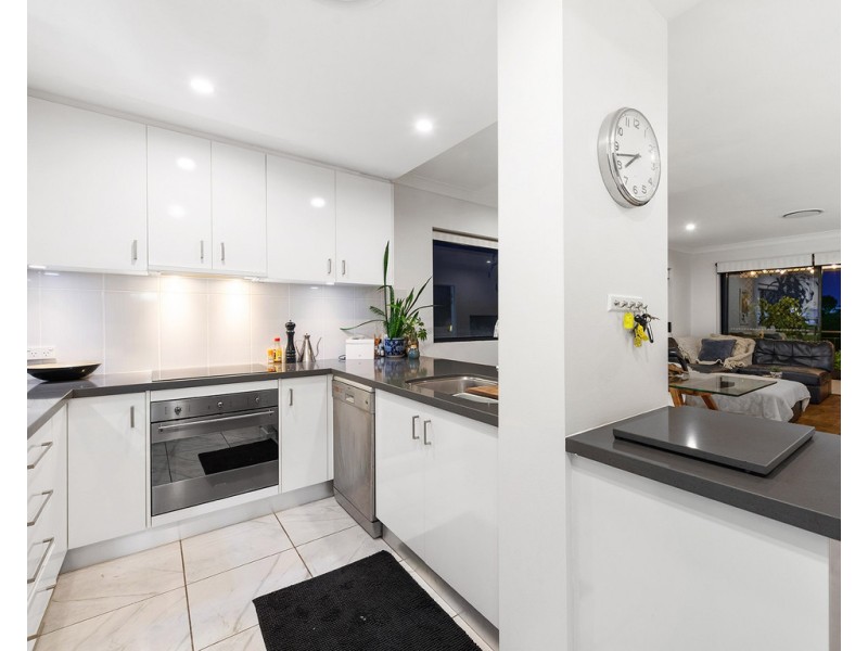 15/70 Norman Crescent, Norman Park QLD 4170