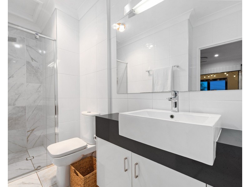 15/70 Norman Crescent, Norman Park QLD 4170