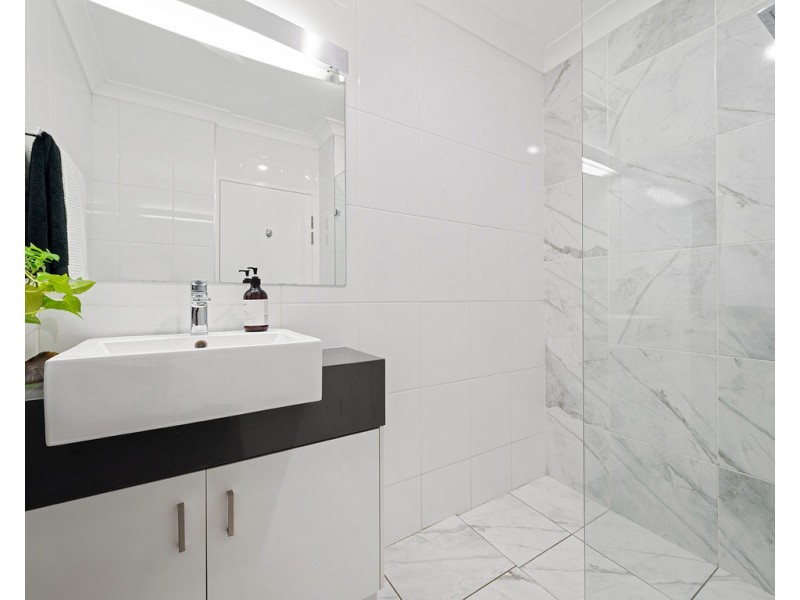 15/70 Norman Crescent, Norman Park QLD 4170