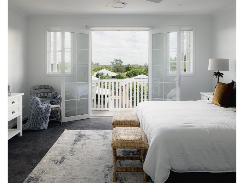 66 Longfellow Street, Norman Park QLD 4170