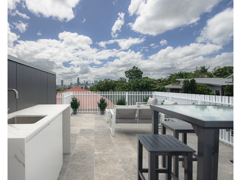 66 Longfellow Street, Norman Park QLD 4170