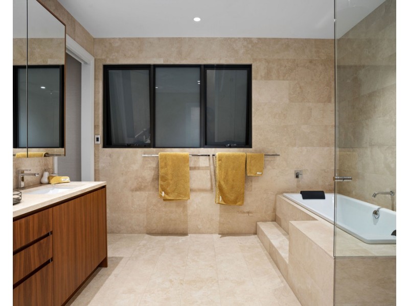 89 Oxlade Drive, New Farm QLD 4005