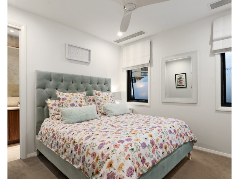 89 Oxlade Drive, New Farm QLD 4005