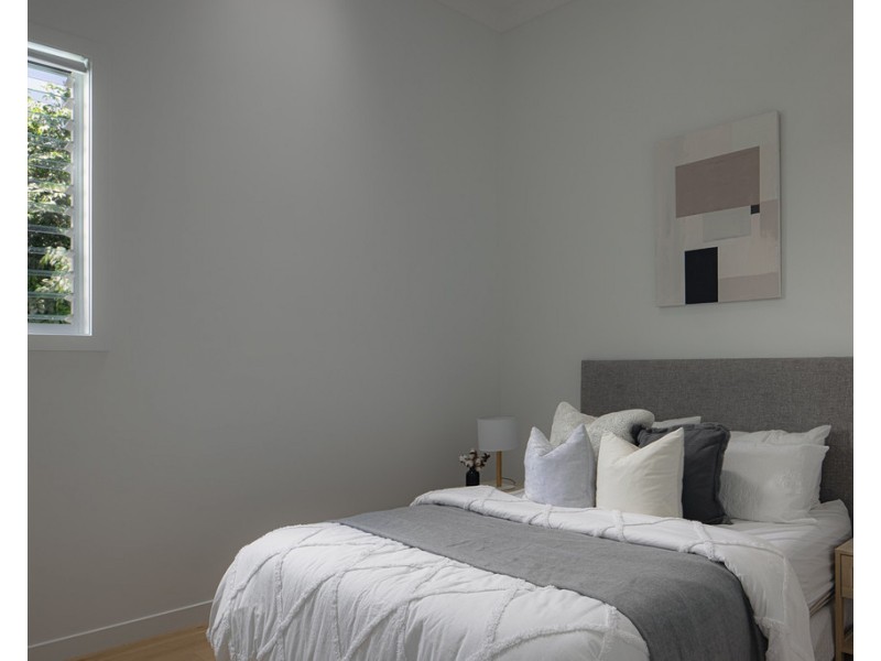 70 Longfellow Street, Norman Park QLD 4170