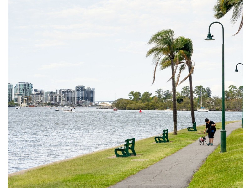 202/8 Hunt Street, Hamilton QLD 4007