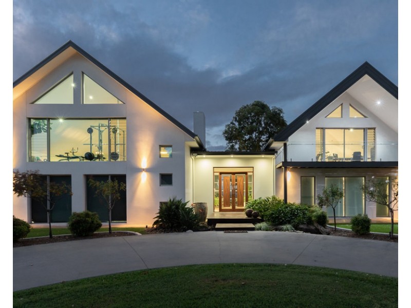 753 Clear Mountain Road, Clear Mountain QLD 4500