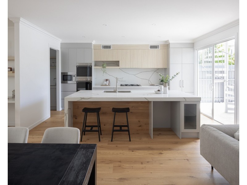 68 Longfellow Street, Norman Park QLD 4170