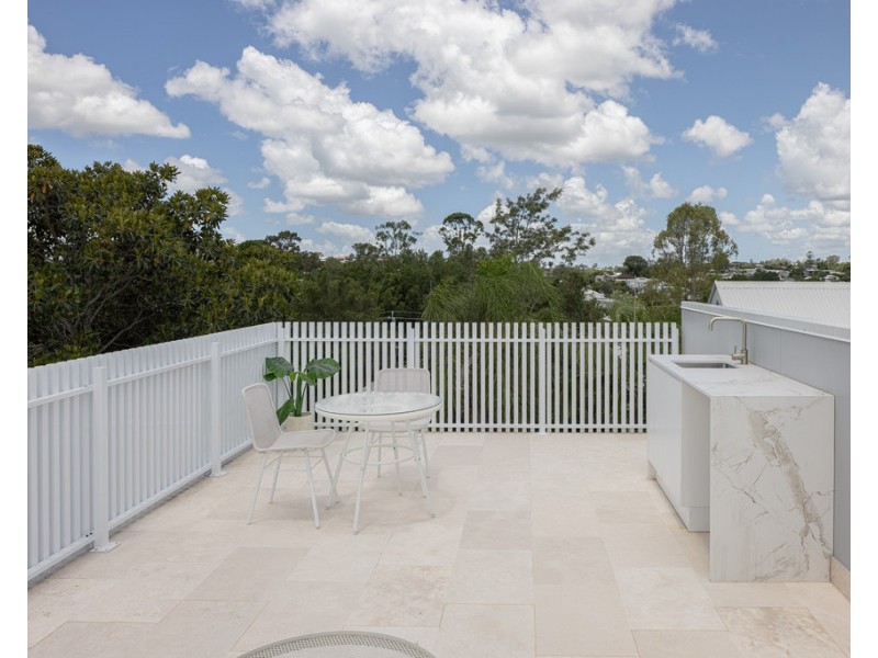 68 Longfellow Street, Norman Park QLD 4170