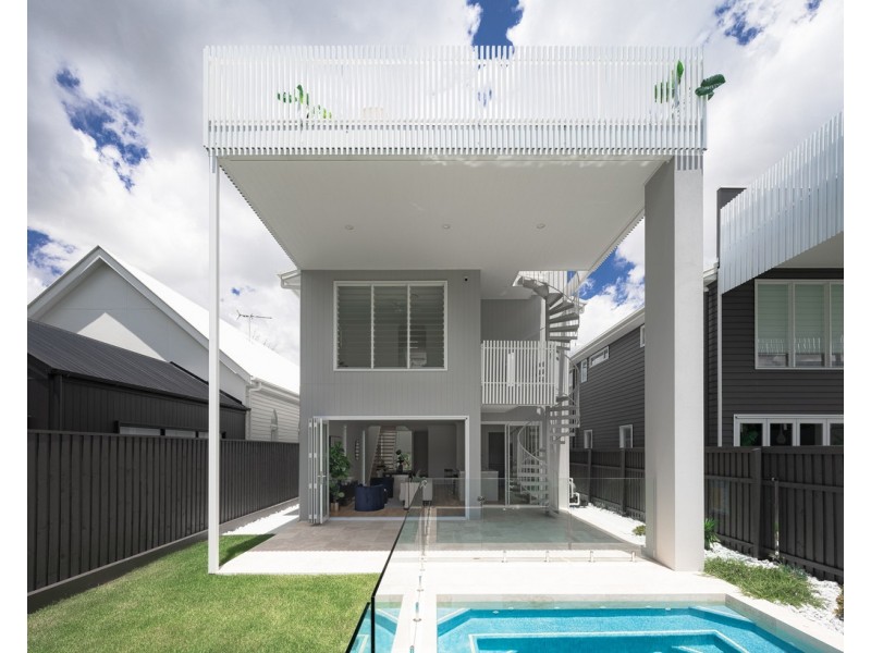 68 Longfellow Street, Norman Park QLD 4170