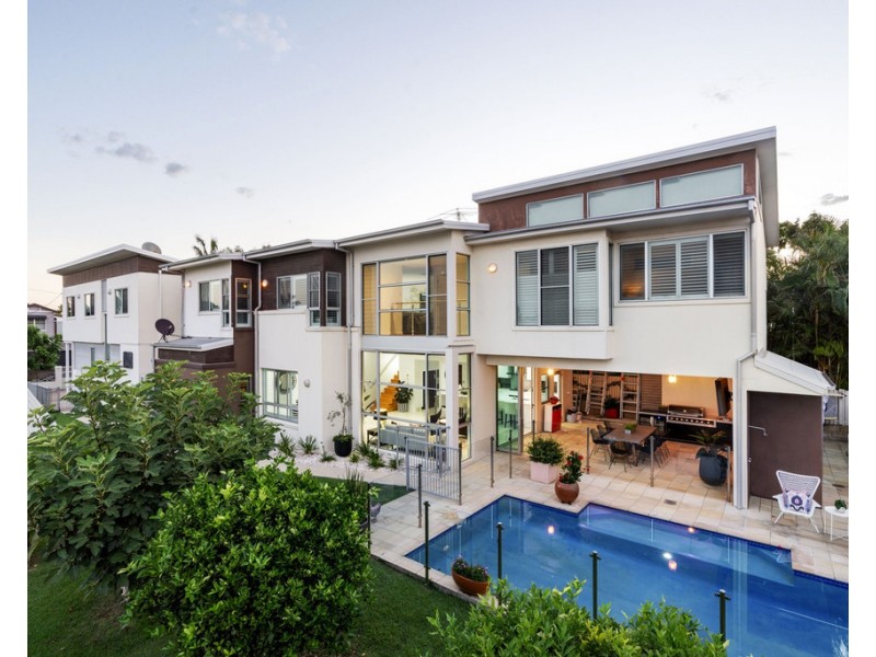10 Williams Avenue, Hendra QLD 4011