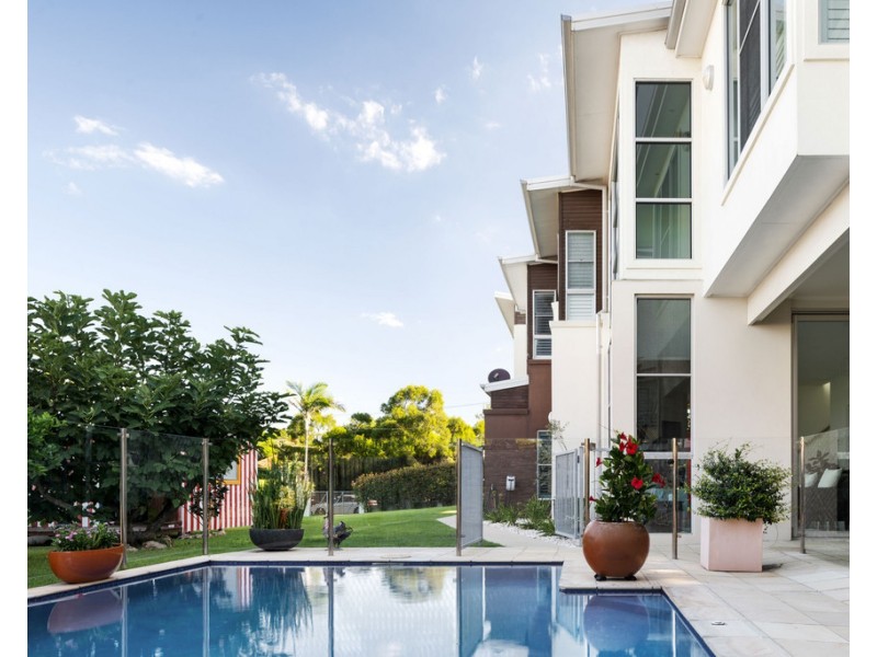 10 Williams Avenue, Hendra QLD 4011