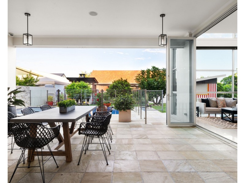 10 Williams Avenue, Hendra QLD 4011