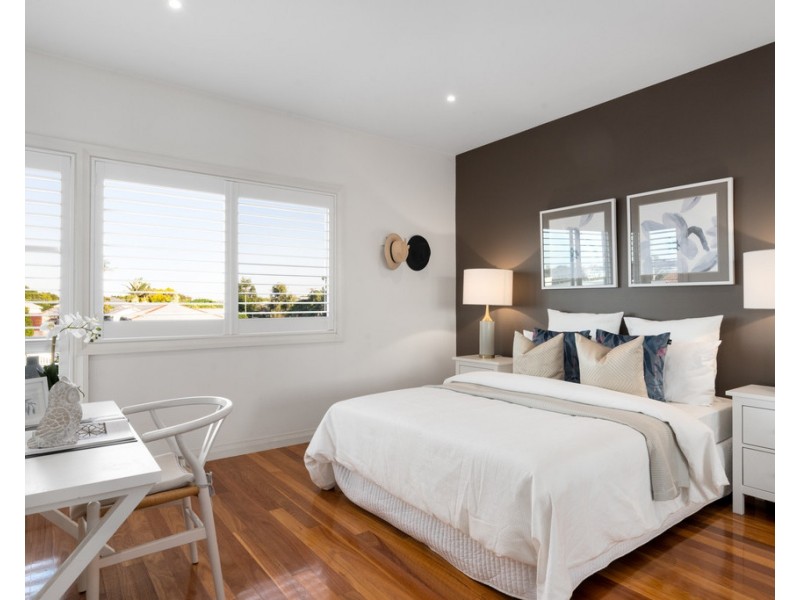 10 Williams Avenue, Hendra QLD 4011
