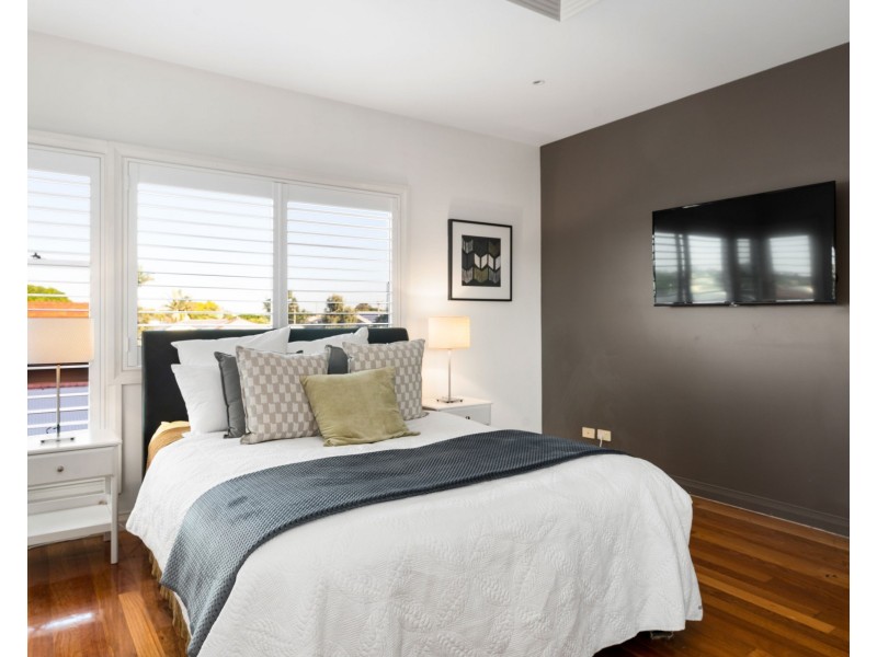 10 Williams Avenue, Hendra QLD 4011
