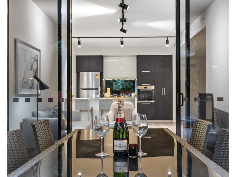 1006/9 Edmondstone Street, South Brisbane QLD 4101