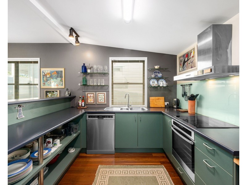 65 O’Quinn Street, Nudgee Beach QLD 4014