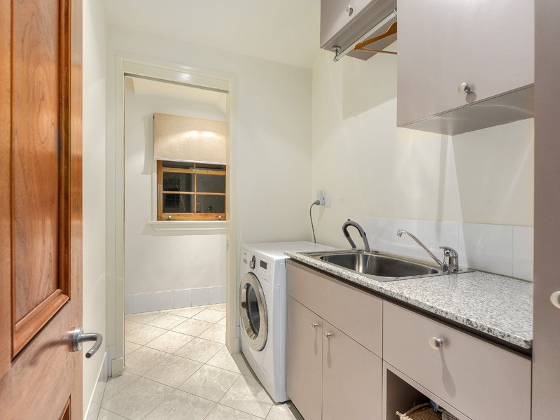 70 Kennigo Street, Spring Hill QLD 4000