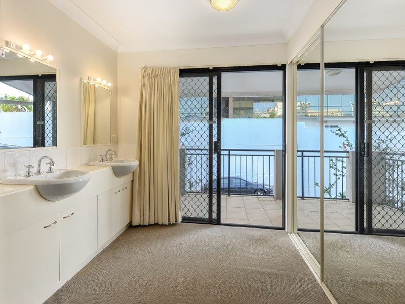 27 BIRLEY ST, Spring Hill QLD 4000