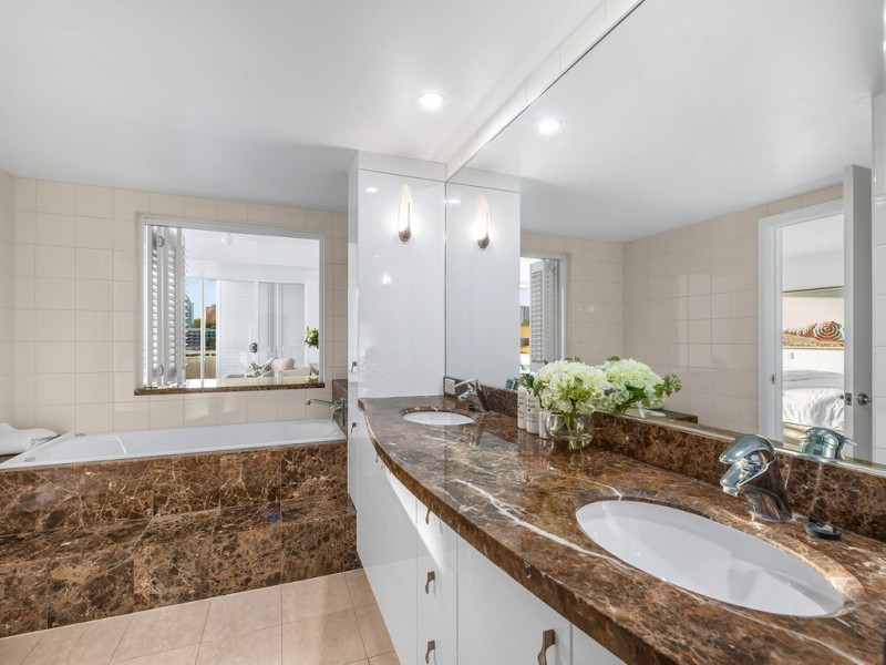 11/6 Merthyr Road, New Farm QLD 4005