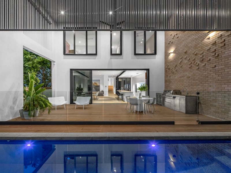 87 Oxlade Drive, New Farm QLD 4005