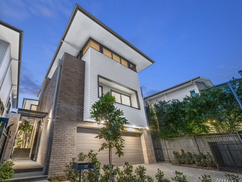 87 Oxlade Drive, New Farm QLD 4005