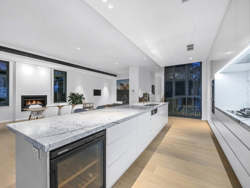 87 Oxlade Drive, New Farm QLD 4005