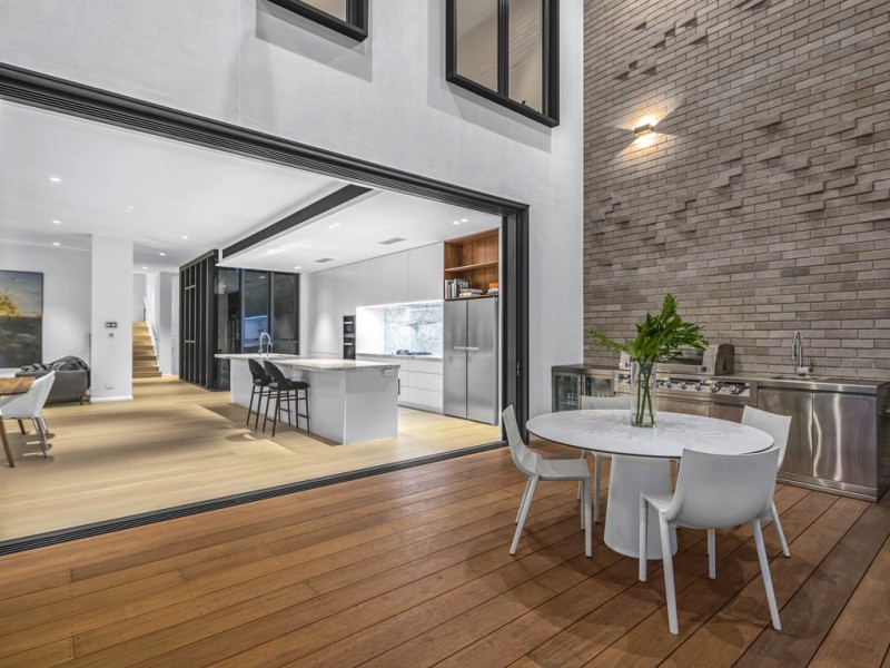 87 Oxlade Drive, New Farm QLD 4005