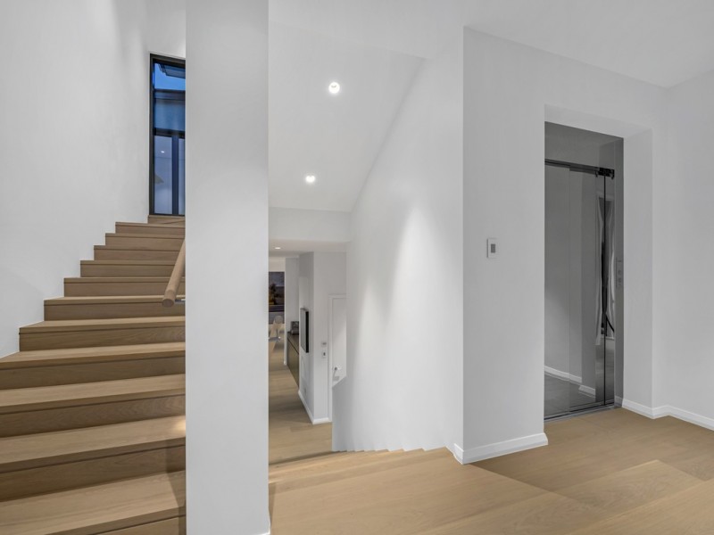 87 Oxlade Drive, New Farm QLD 4005