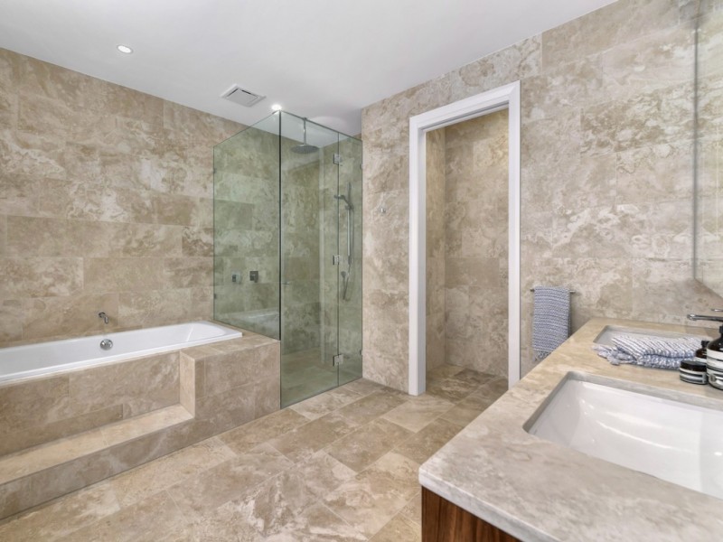 87 Oxlade Drive, New Farm QLD 4005